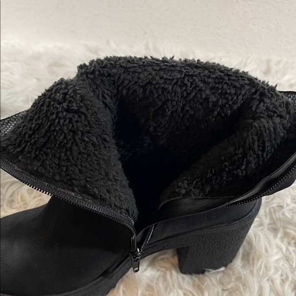 MUK LUKS Women's Riser Pop Boots Black Faux Fur Lining Memory Foam Insole 9 NEW - Picture 11 of 16